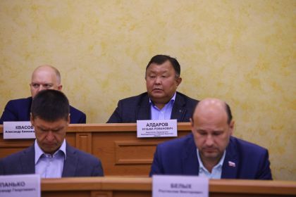 Проблему нехватки кадров в сфере образования обсудили в думе Иркутска с участием Кузьмы Алдарова